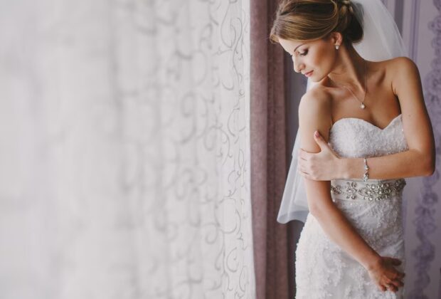 Suknia ślubna syrenka – dla kogo będzie najlepsza i jak dobrać do niej dodatki?